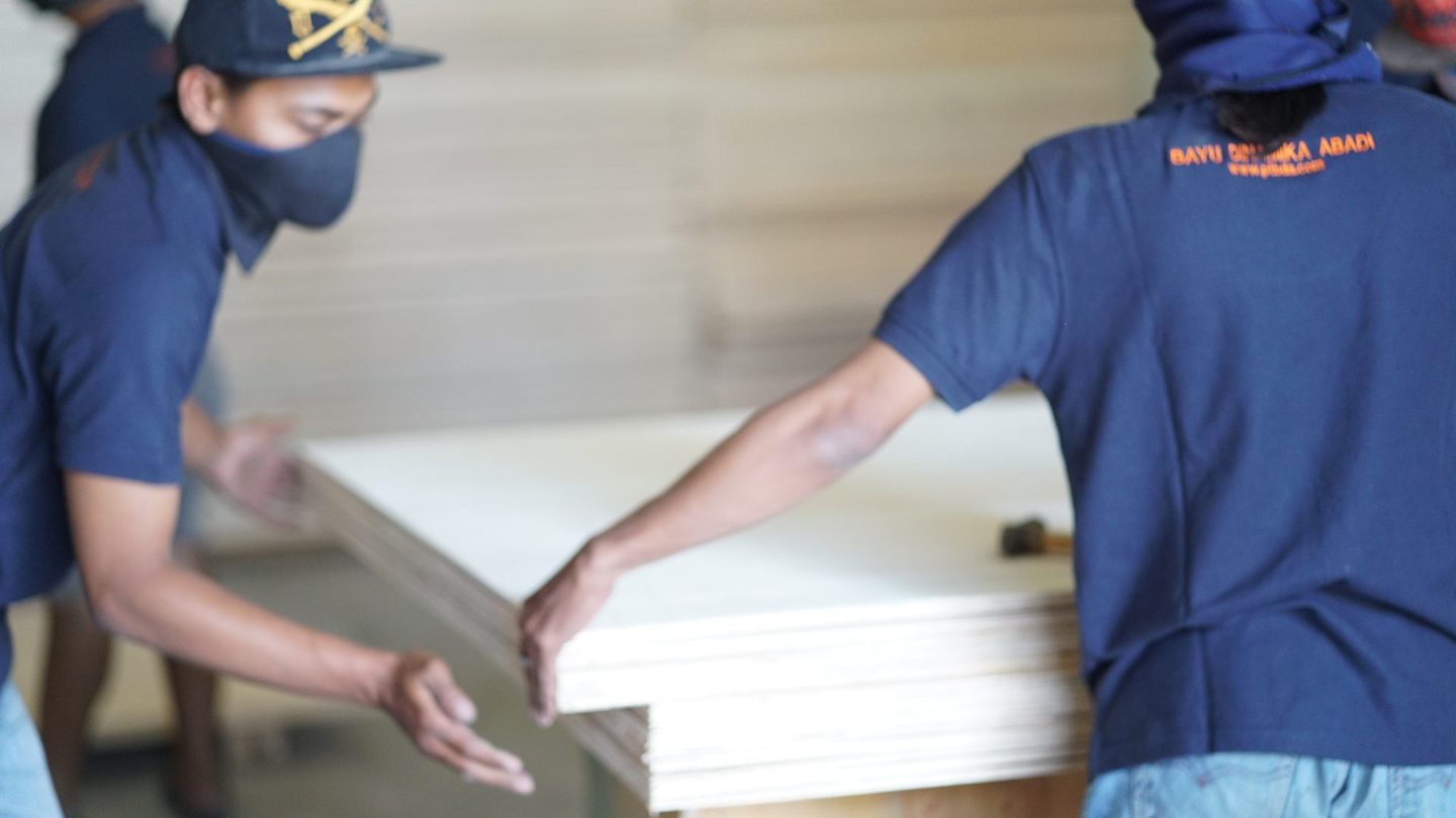 Potongan Plywood